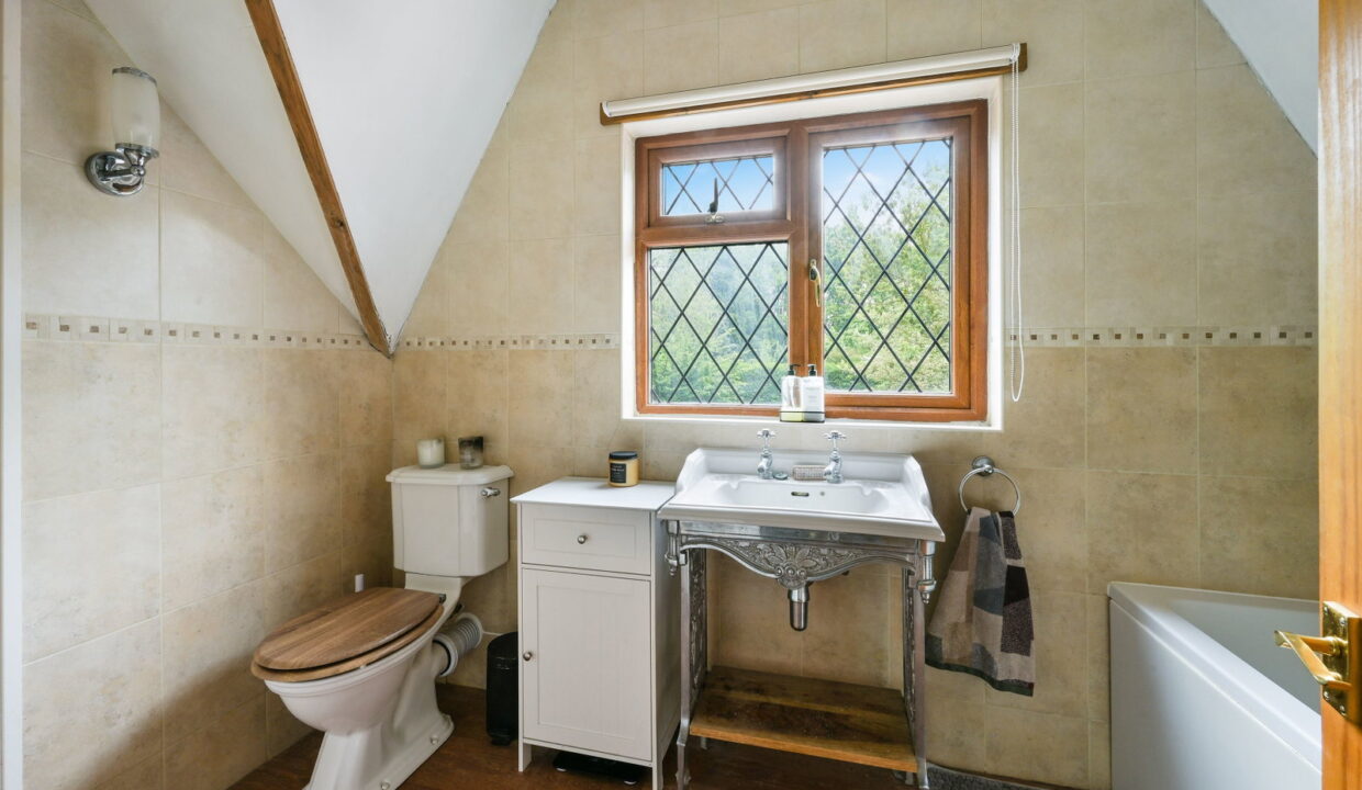 AMBER-COTTAGE-_13__1778510309511