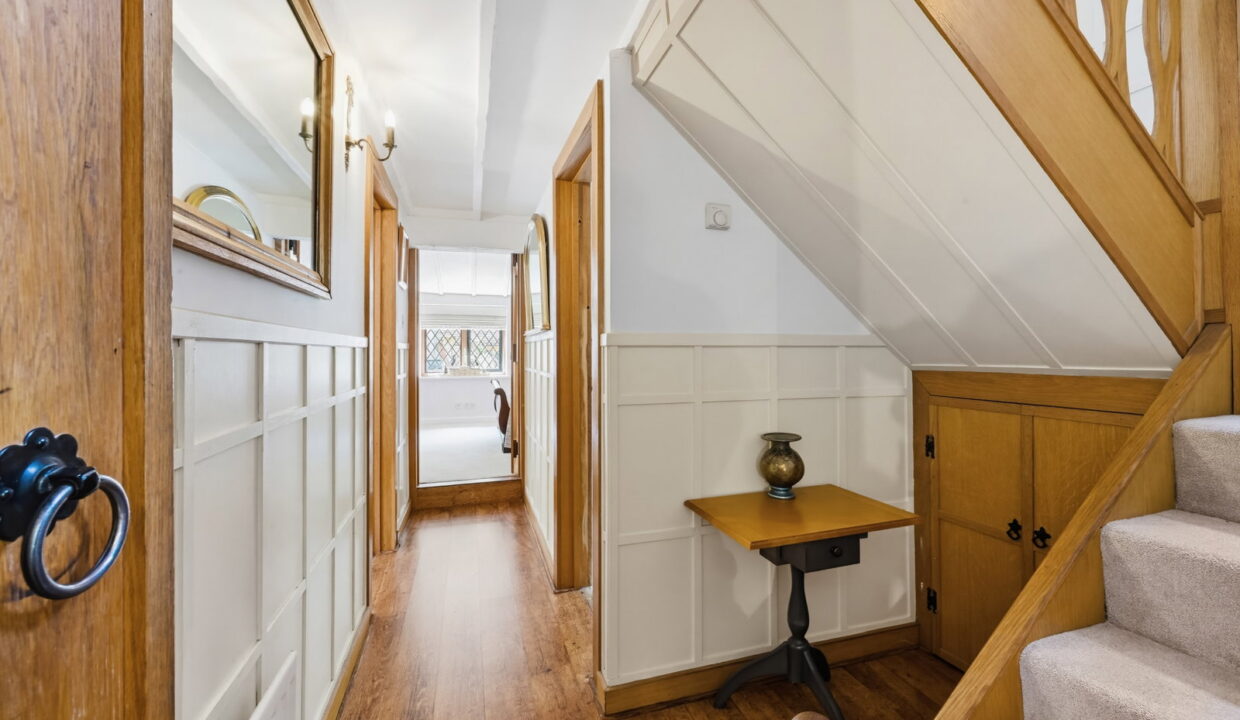 19_-Hallway-to-bedrooms-No.-48_1783456073571