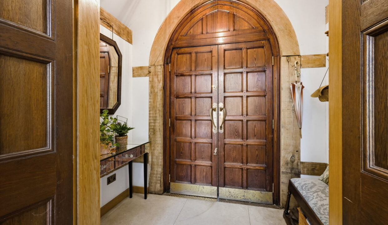 6_-Kitchen-Interior-Front-Door-No.-67_1783455995402