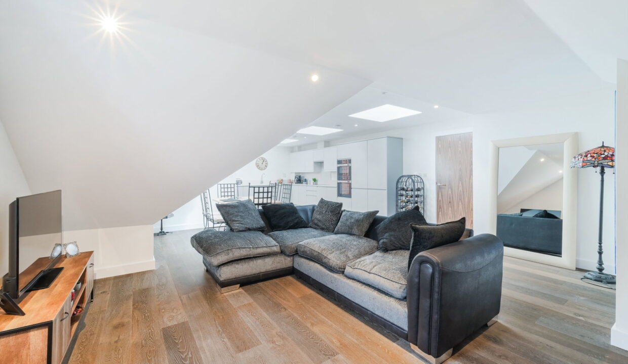 21-GRESHAM-COURT_-FLAT-11-_10__1787913175167