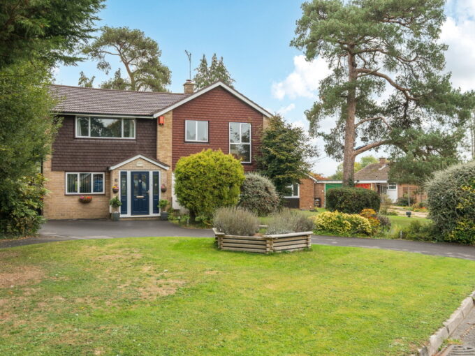 Langsmead, Blindley Heath, Lingfield, RH7 6JT