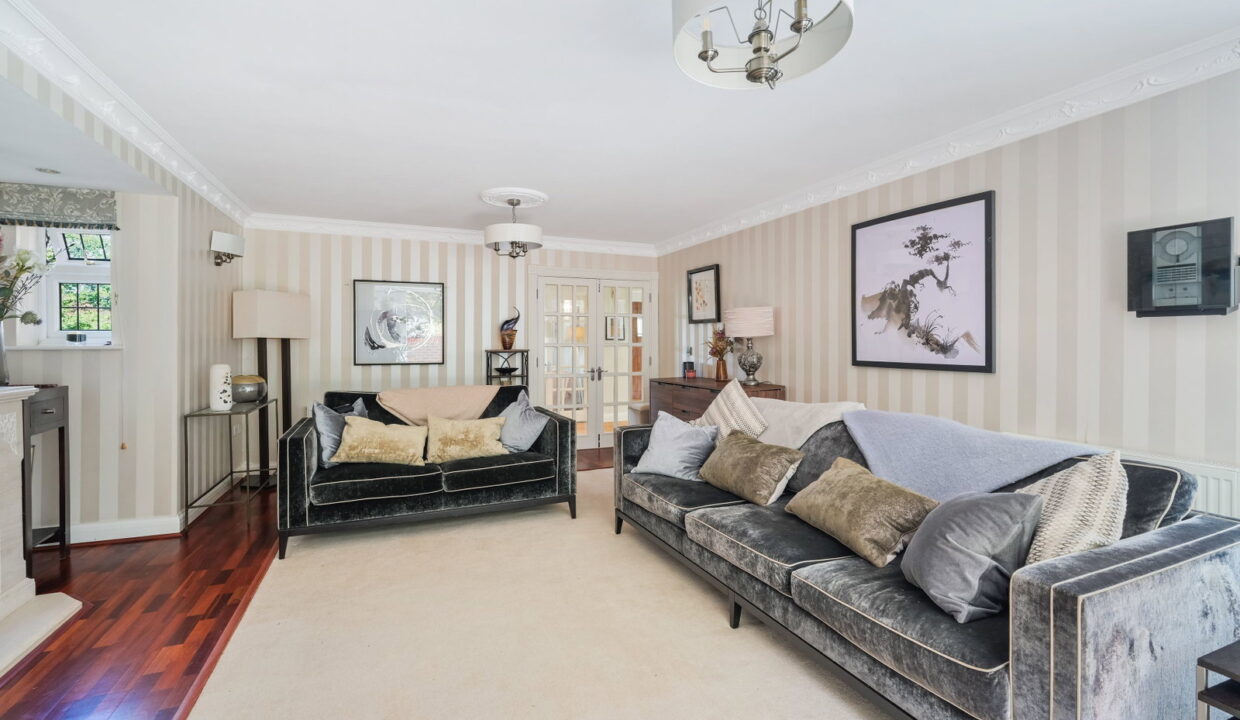 BRASSEY-HILL_-26-_23__1787840741998