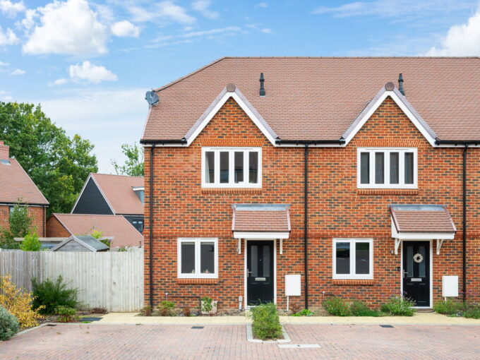 East Grinstead, RH19 4SY