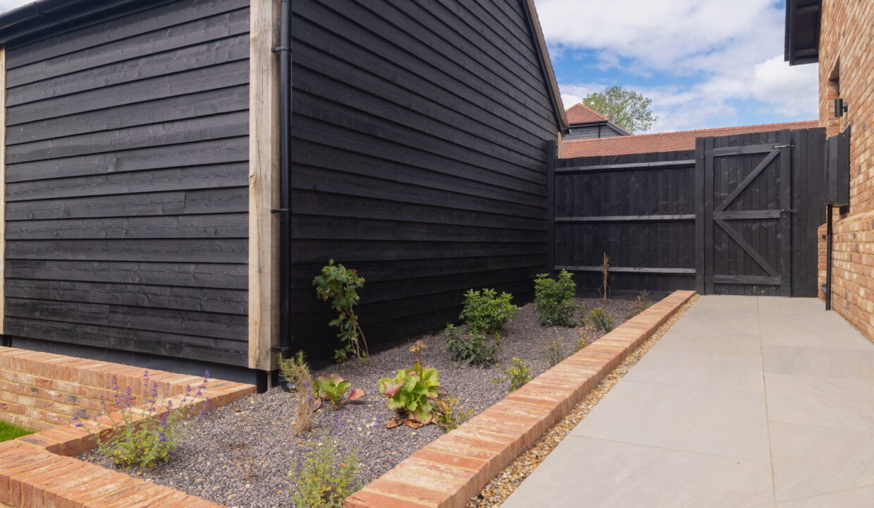 Plot-2-side-gate_1788512755885