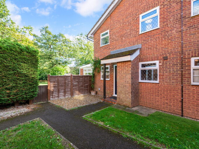 Holland Crescent, Oxted, RH8 9NL