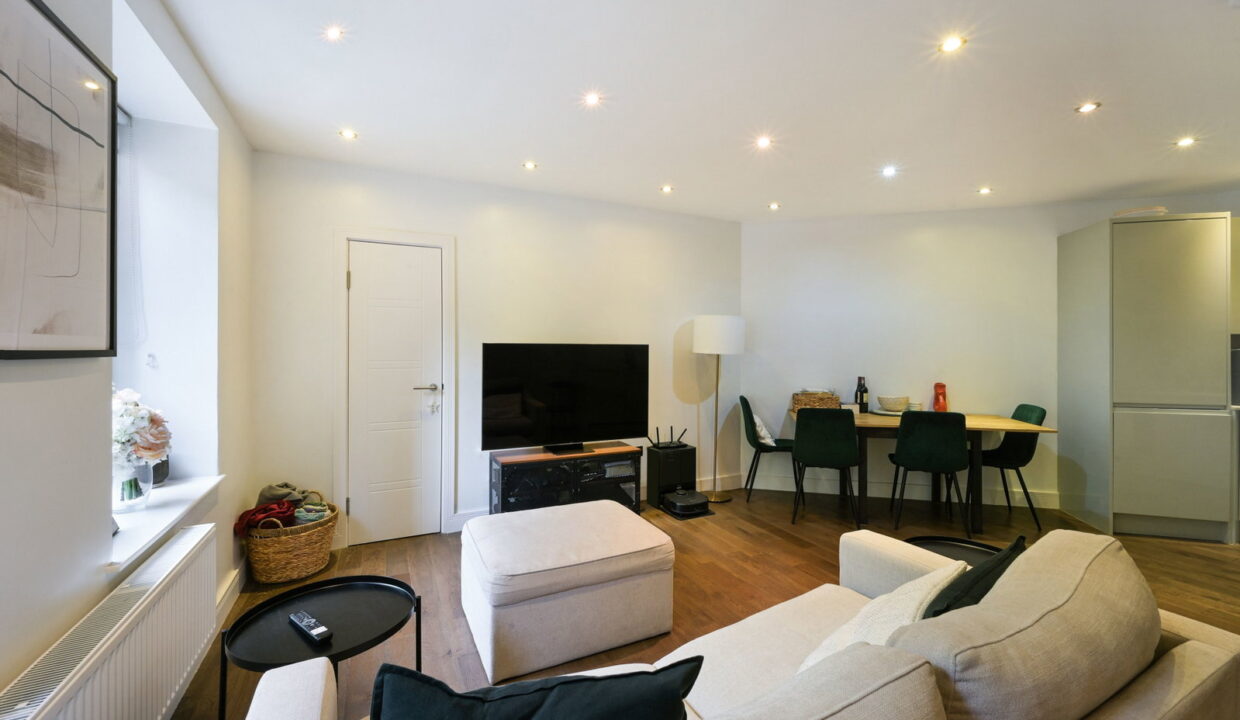 LANGLEY-HOUSE-_5__1791798789226