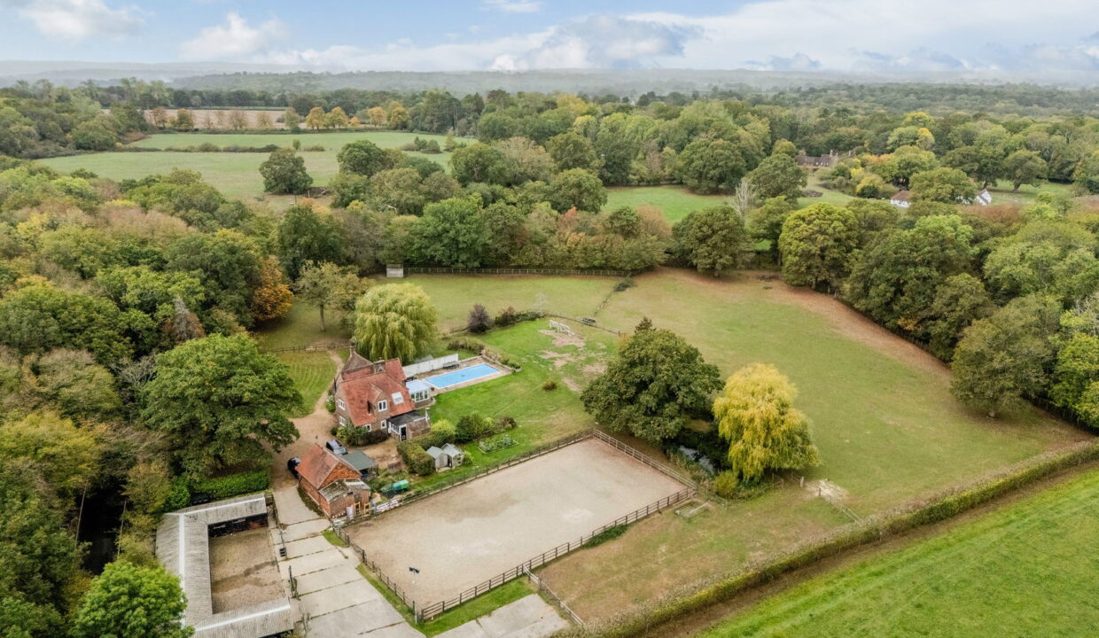 LITTLE-BURFORDS-DRONE-_12__1792077869981