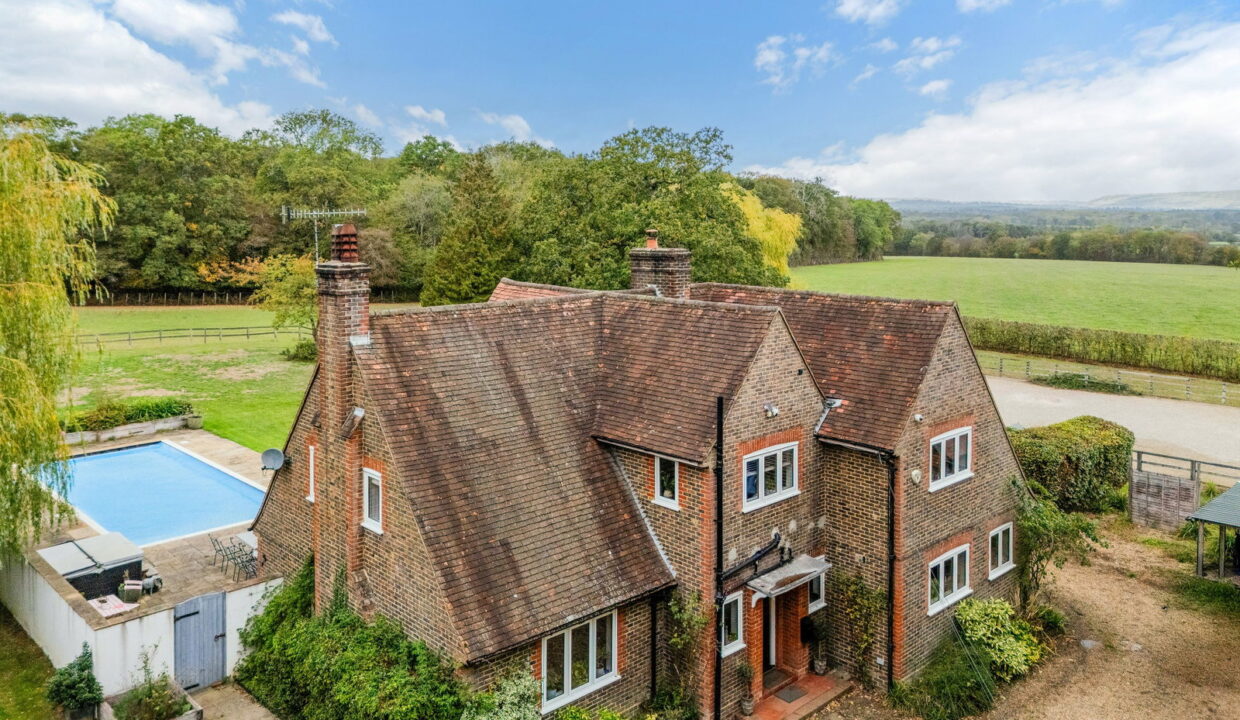 LITTLE-BURFORDS-DRONE-_2__1792077833139
