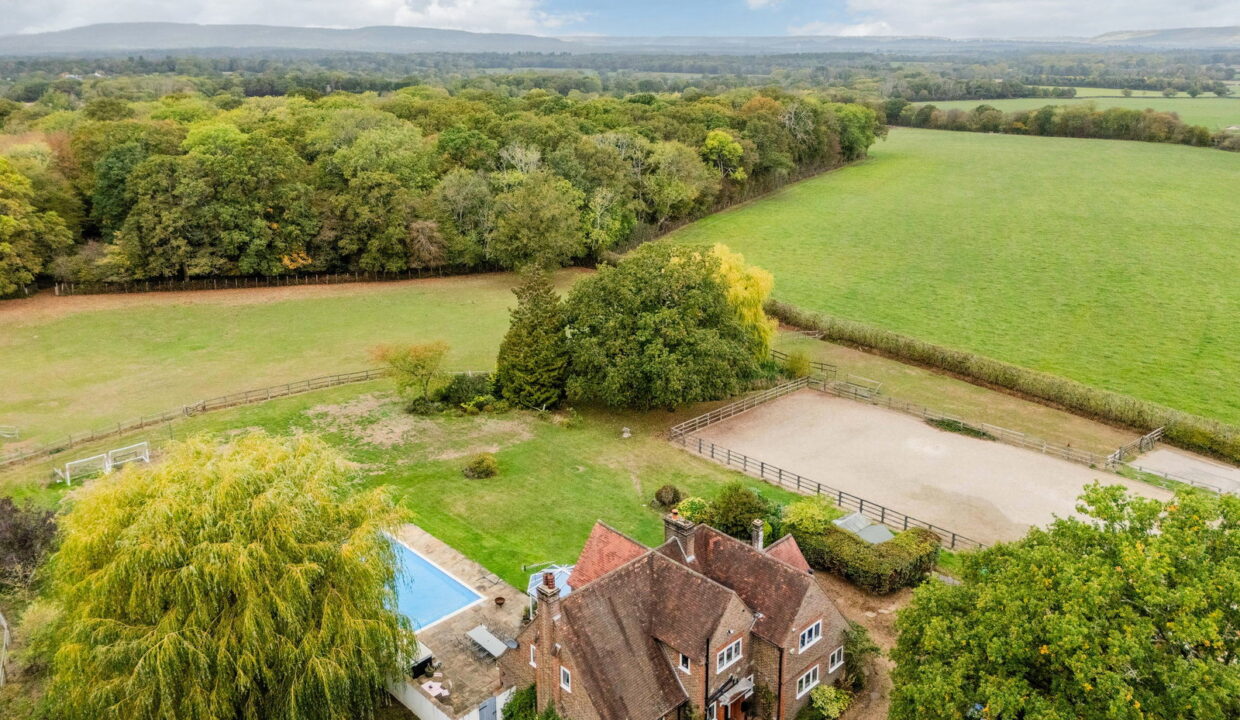 LITTLE-BURFORDS-DRONE-_3__1792077854784