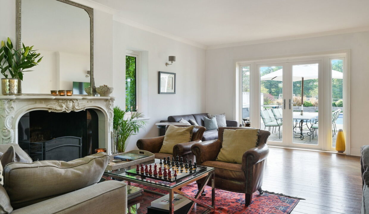 LITTLE-BURFORDS-_14__1790594979221