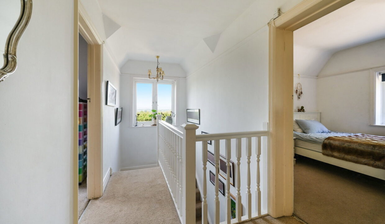 LITTLE-BURFORDS-_1__1790595030349