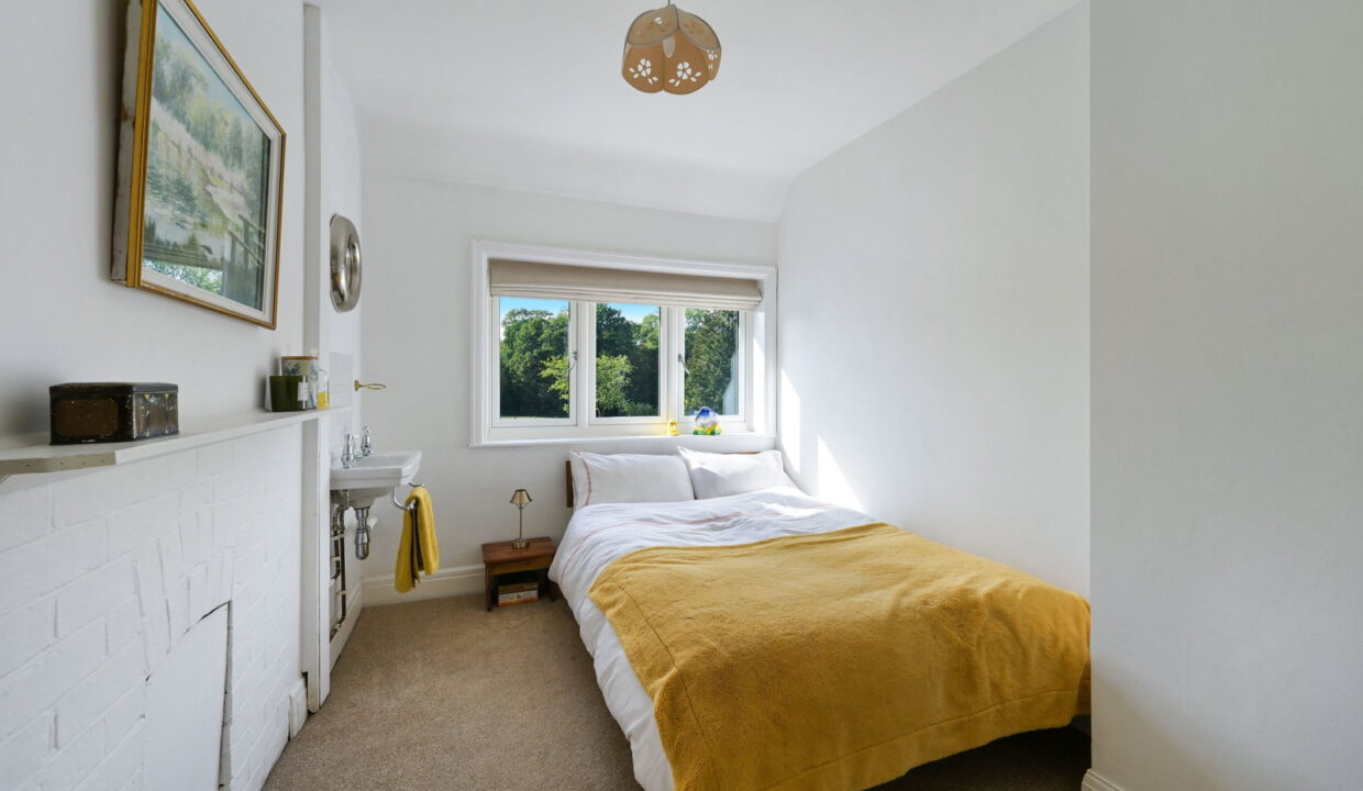 LITTLE-BURFORDS-_4__1790595036380