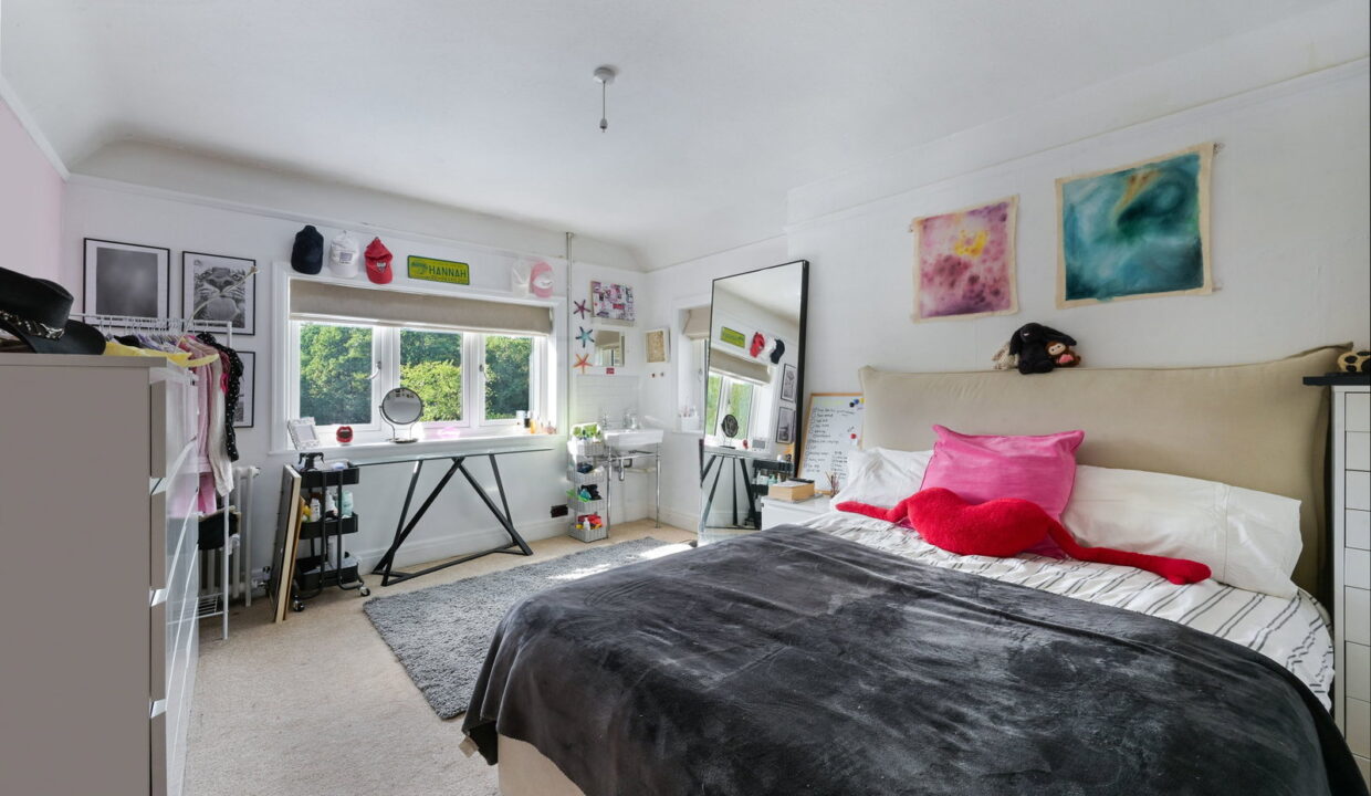 LITTLE-BURFORDS-_7__1790595042378