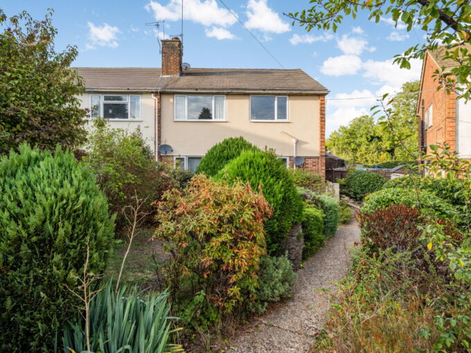 Oxted Road, Godstone, RH9 8AE