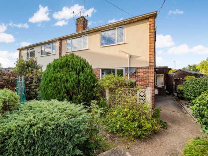 Oxted Road, Godstone, RH9 8AE