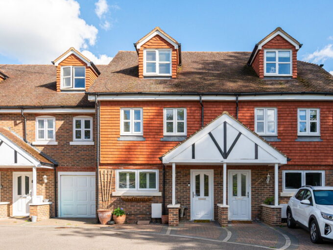 Regency Close, Edenbridge, TN8 5FH