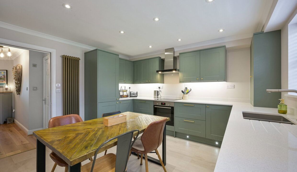 REGENCY-CLOSE-_6__1790943420103
