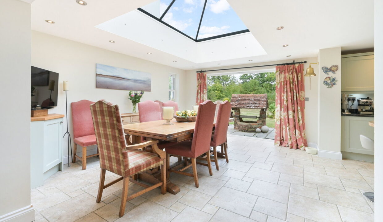 WHITEGATES-_15__1790681083399