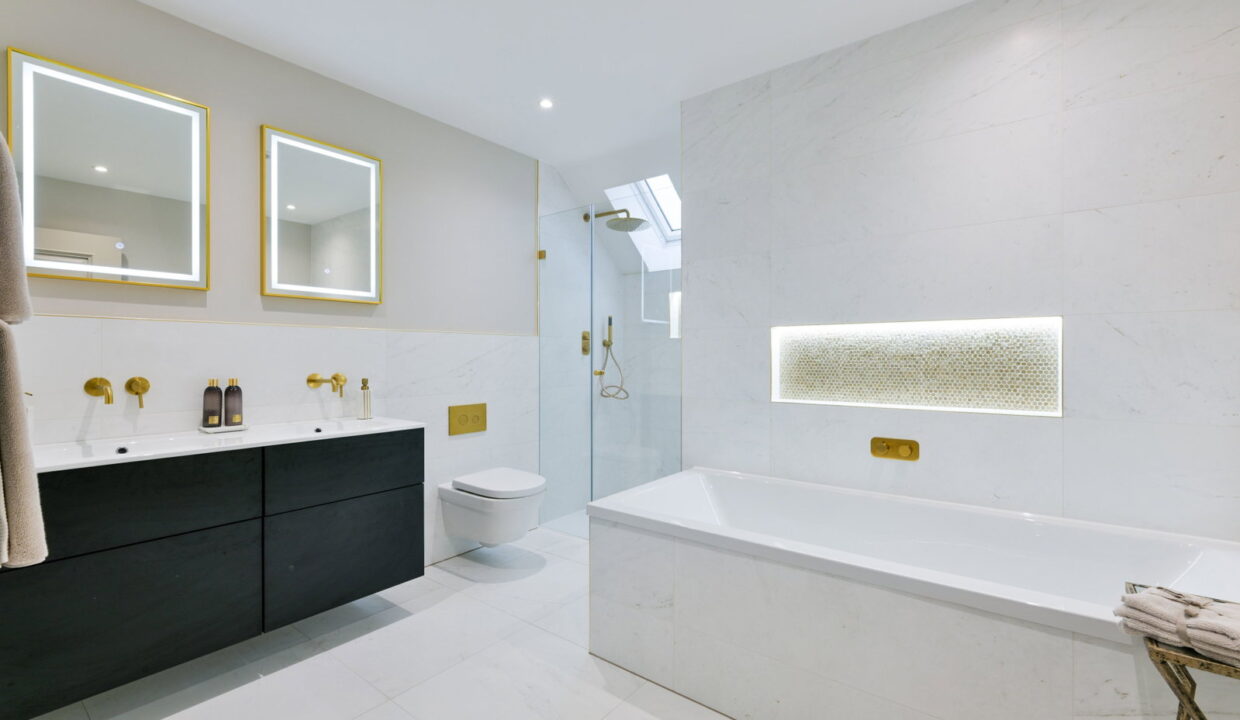 bathroom-master_1792407289126